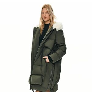 Stylish Olive Puffer Jacket with Faux Fur Collar